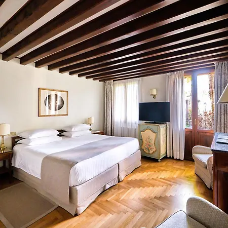 Hotel Villa Cipriani-2